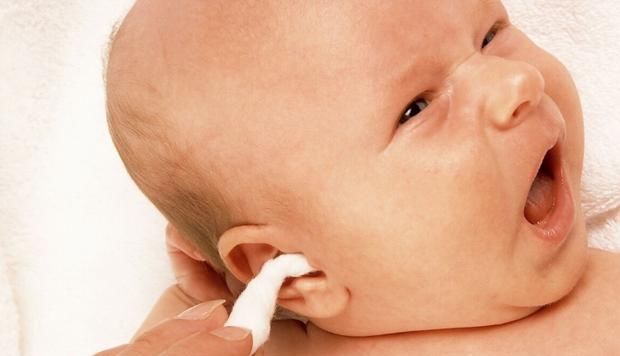 为什么宝宝经常抓耳朵？原因和解决方法，新手父母要知道