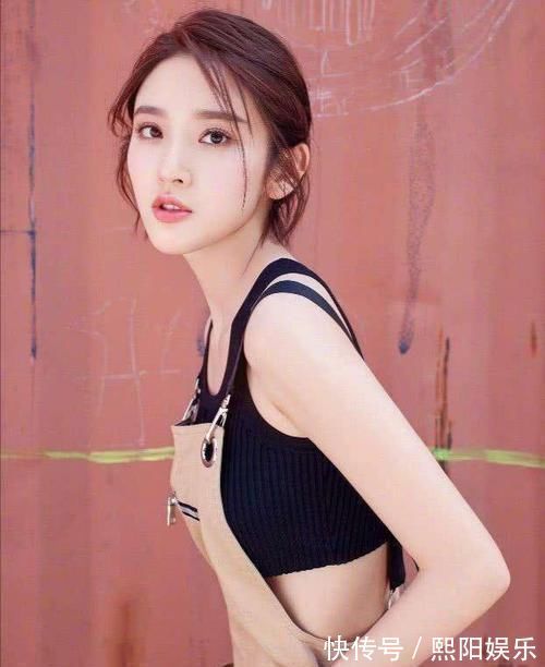 卷发 50岁女人别再留齐刘海了,今年流行5种“发型”,显脸小还不挑人