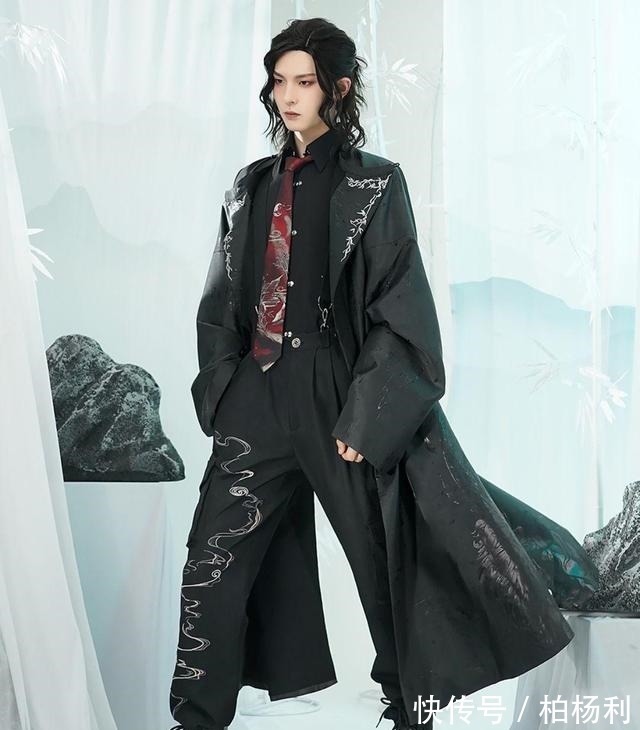 天官|心动!《渣反》冰妹cos服太拉风了,《天官赐福》周边白菜价