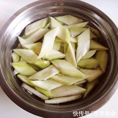 夏日|#夏日开胃餐#小炒丝瓜什锦菜