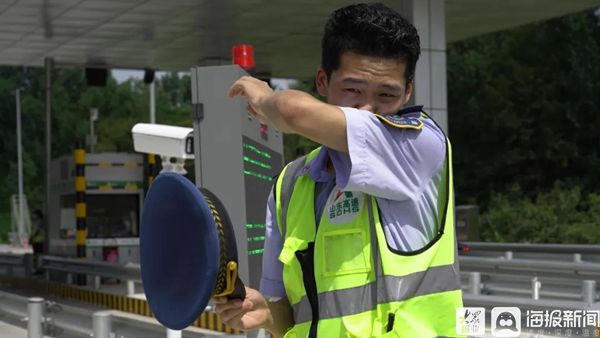 绽放在烈日下的临沂高速人|图说坚守 | 新闻记者