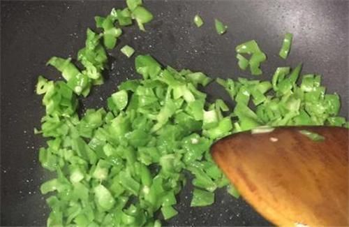 鸡蛋和它是绝配，隔三差五做一盘，小肚子不见了，S腰露出来