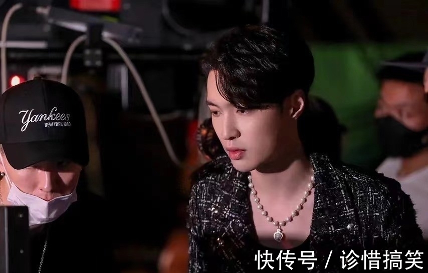 张艺兴|《披哥》成团夜直播取消,看到修改时间:张艺兴才是最大赢家