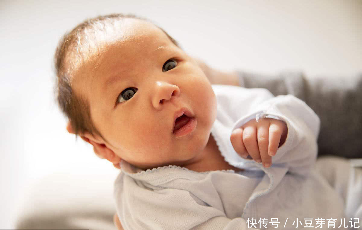 新生|宝宝一出生就自带“技能”,8种反射既神奇又有趣,宝妈快观察下