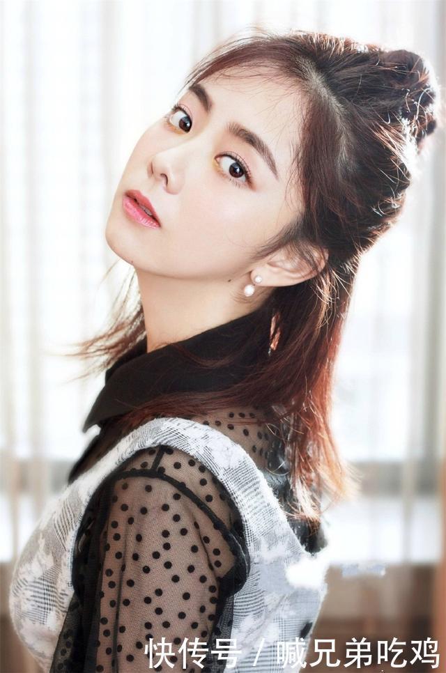 弧度|脸上有这3个“特征”的女人,放弃刘海露出五官会更美!尤其第1个