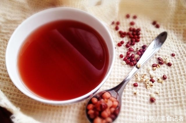 绿茶|天然的“祛湿王”是它,坚持每天喝一点,排出湿毒,小肚腩不见了