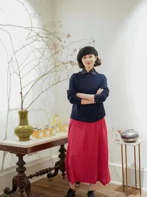 减龄大气！三木妈妈的“轻奢风格”太实用，选对单品，轻松逆龄