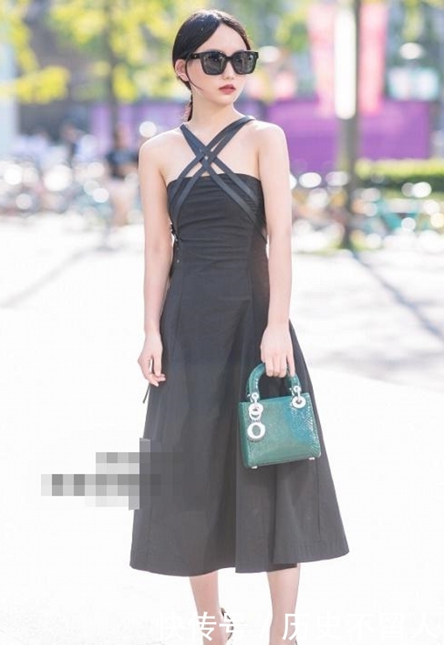 路人街拍,侧拍的小姐姐,身材高挑,毫无瑕疵,简直棒极了