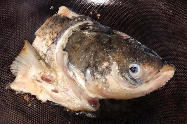 炖鱼头豆腐汤,记住“2放3不放”,鱼汤没有腥味,汤奶白特别鲜