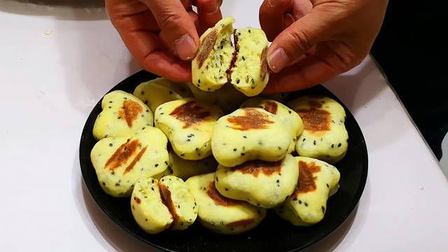 解馋|每次做这道面食,孩子都抢着吃,好吃料又足,营养又解馋,太香了