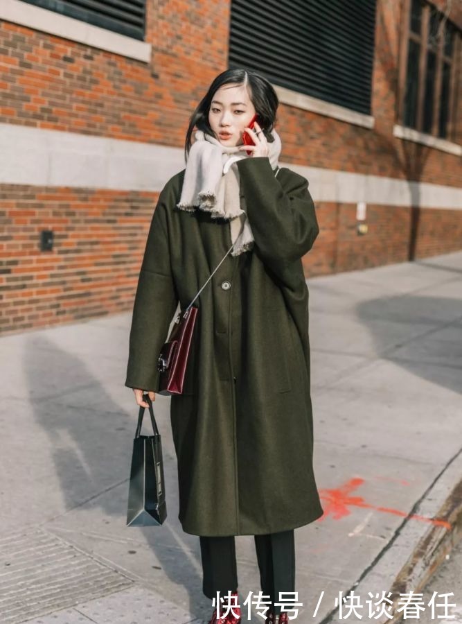 大衣+围巾=冬日最强搭配!温暖时髦、超显脸小,不穿你就真输了