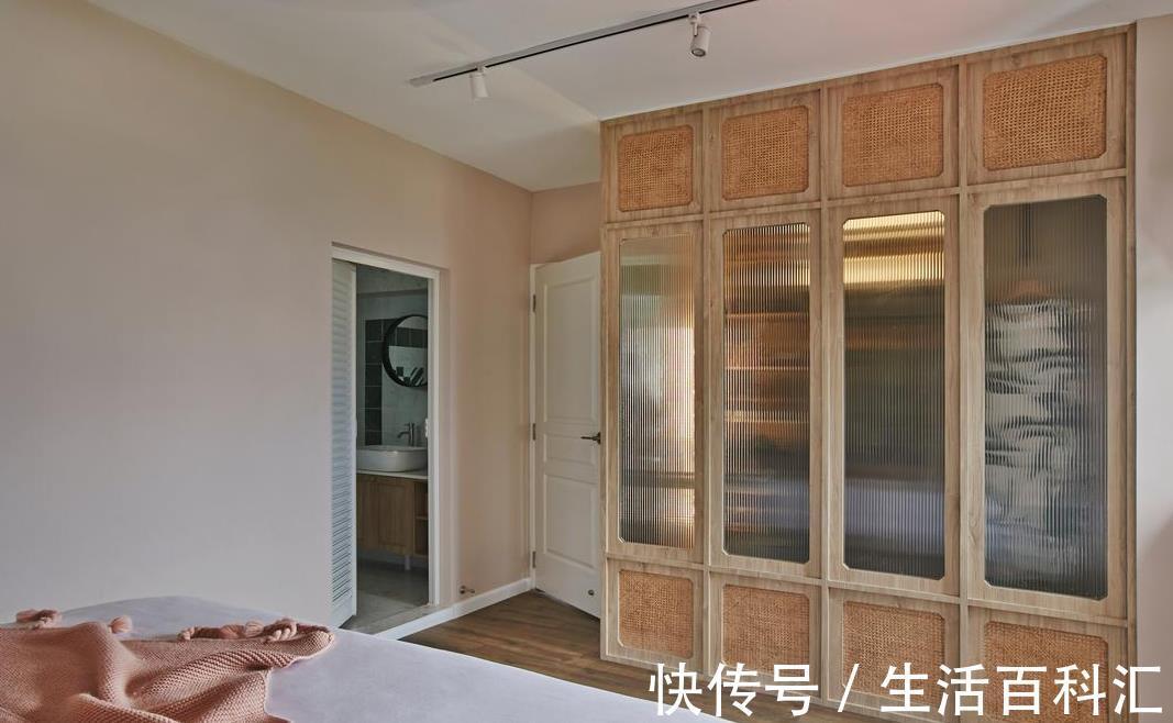 爸妈|109㎡爸妈帮忙装修,老式家具经典不过时,再装修决定还交给他们