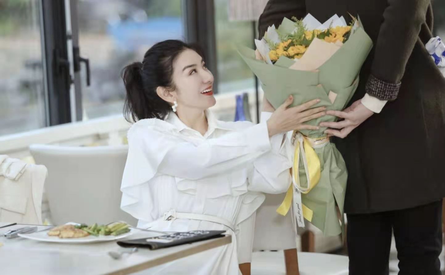 黄奕参加婚恋综艺节目，节目组首播就出洋相，素人嘉宾又翻车