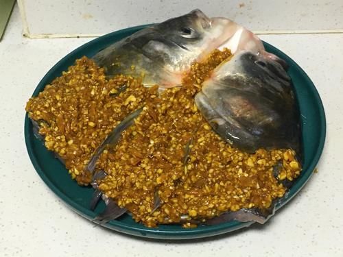  好吃|剁椒鱼头，别再直接上锅蒸啦，学会这个方法，鱼肉鲜嫩，好吃不腥