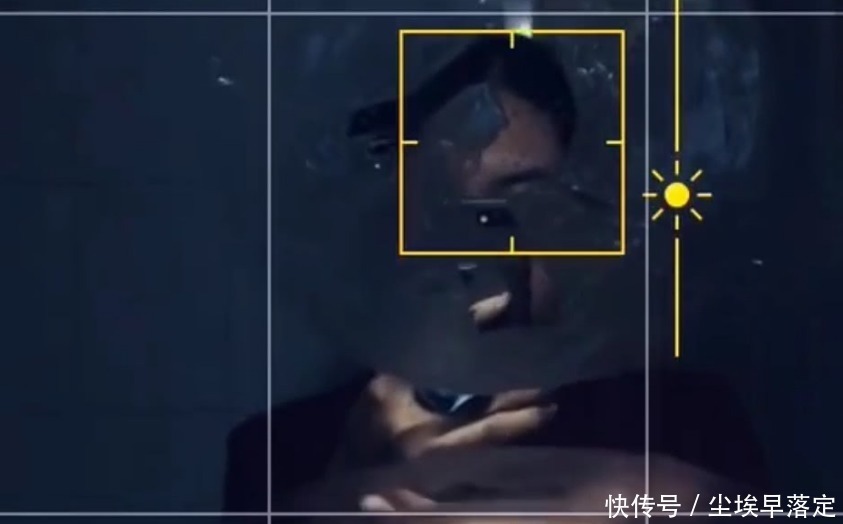 牙膏|女子用牙膏在镜子上画画,打开闪光灯拍照,成片让人惊艳