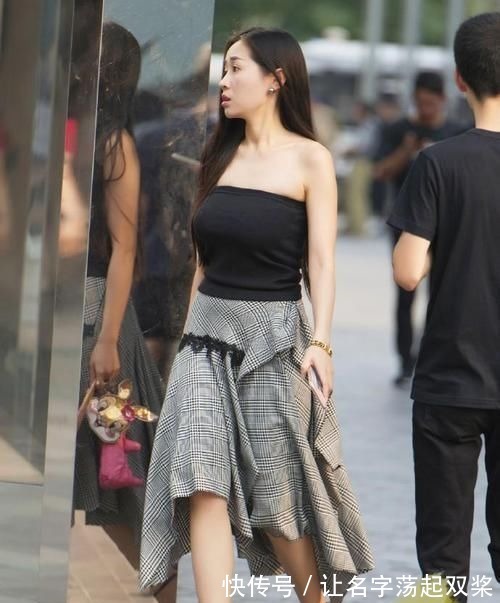 穿搭 妹子的黑色褶皱裙穿搭,让人忘记夏日的炎热