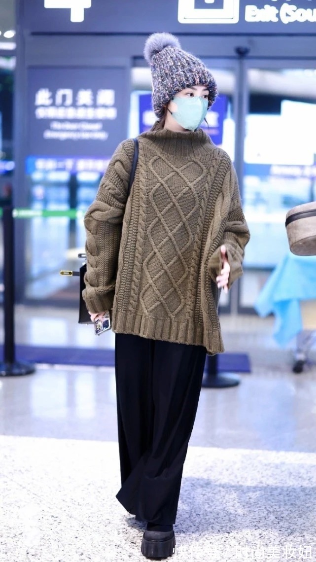 优雅 阿娇瘦下来太惊艳了,穿碎花连衣裙优雅大气,骨相美太迷人