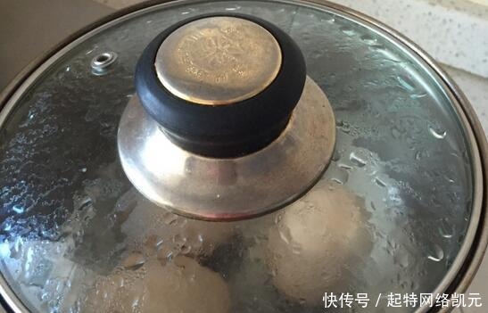鸡蛋|水煮鸡蛋,“壳难剥”怎么办?加上这一步,蛋黄嫩滑,壳一剥就掉