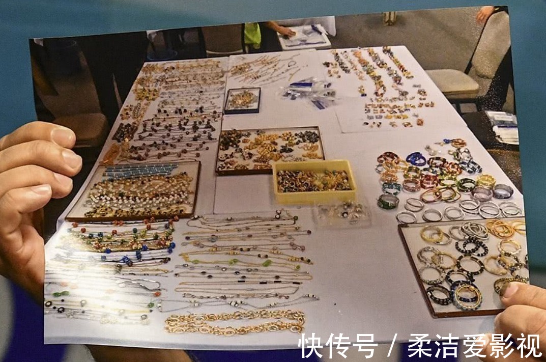 法立伊思莫 抛夫弃子的她三婚嫁给首相,买珠宝一天花700万,有272个爱马仕包