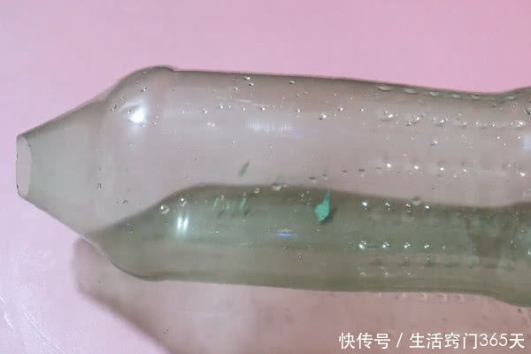 把插板放进塑料瓶里,没想到还有这个妙用,可惜知道的人并不多!