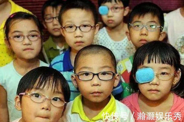 男娃|4岁男娃近视600度,妈妈却说从不玩手机看电视,医生怒斥其无知