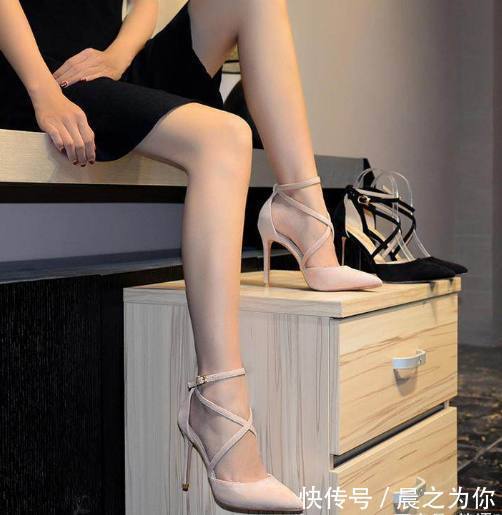 浅口 尖头细跟高跟鞋,散发出女性独特的魅力!