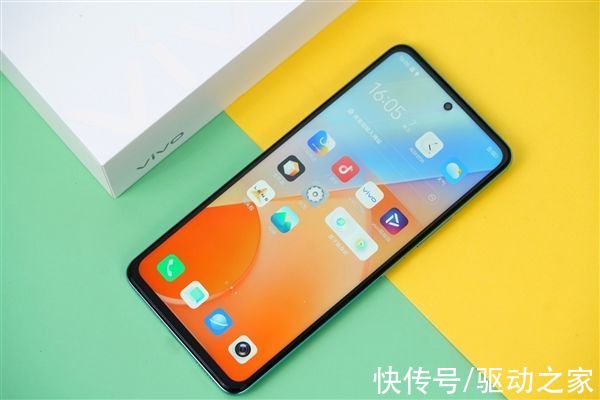 cpu|120Hz高刷+5000大电池 vivo T1电光青图赏