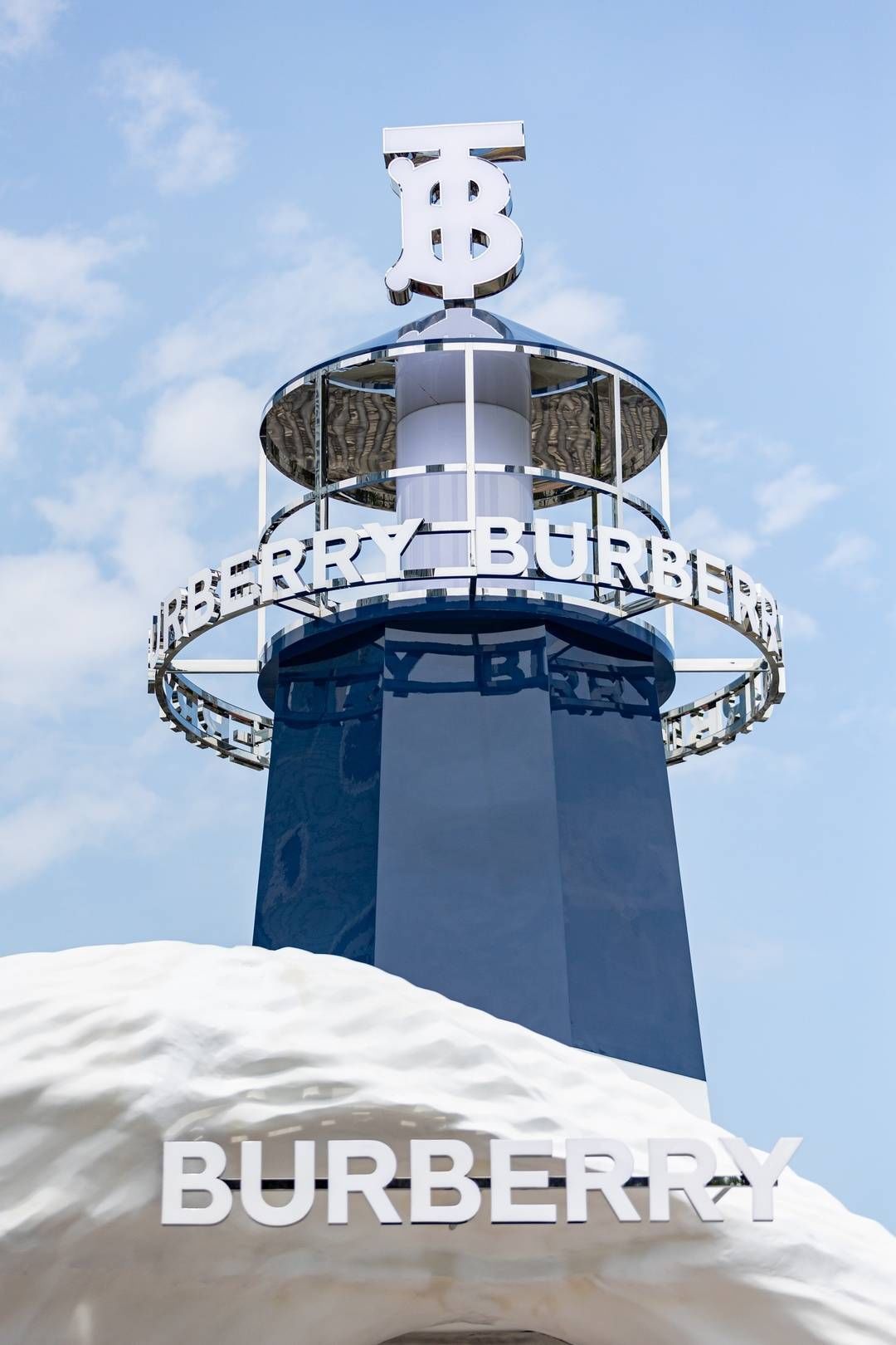 Burberry呈现TB夏季专属标识主题限时店，瑞士腕表7月对中国出口量增长超70%|购时髦 | infinity