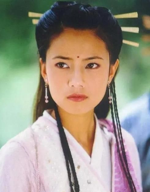 她号称“直男杀手”，出道23年从不参加综艺，网友：一股清流