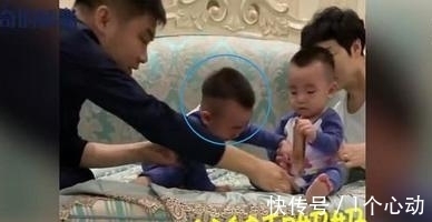 爸爸|双胞胎兄弟吵架,爸爸和奶奶娘俩都拦不住,果然妈妈才是一家之主