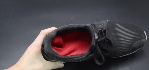 把袜子套在鞋垫上,真是太厉害了,一年能省几百元,看完涨知识了