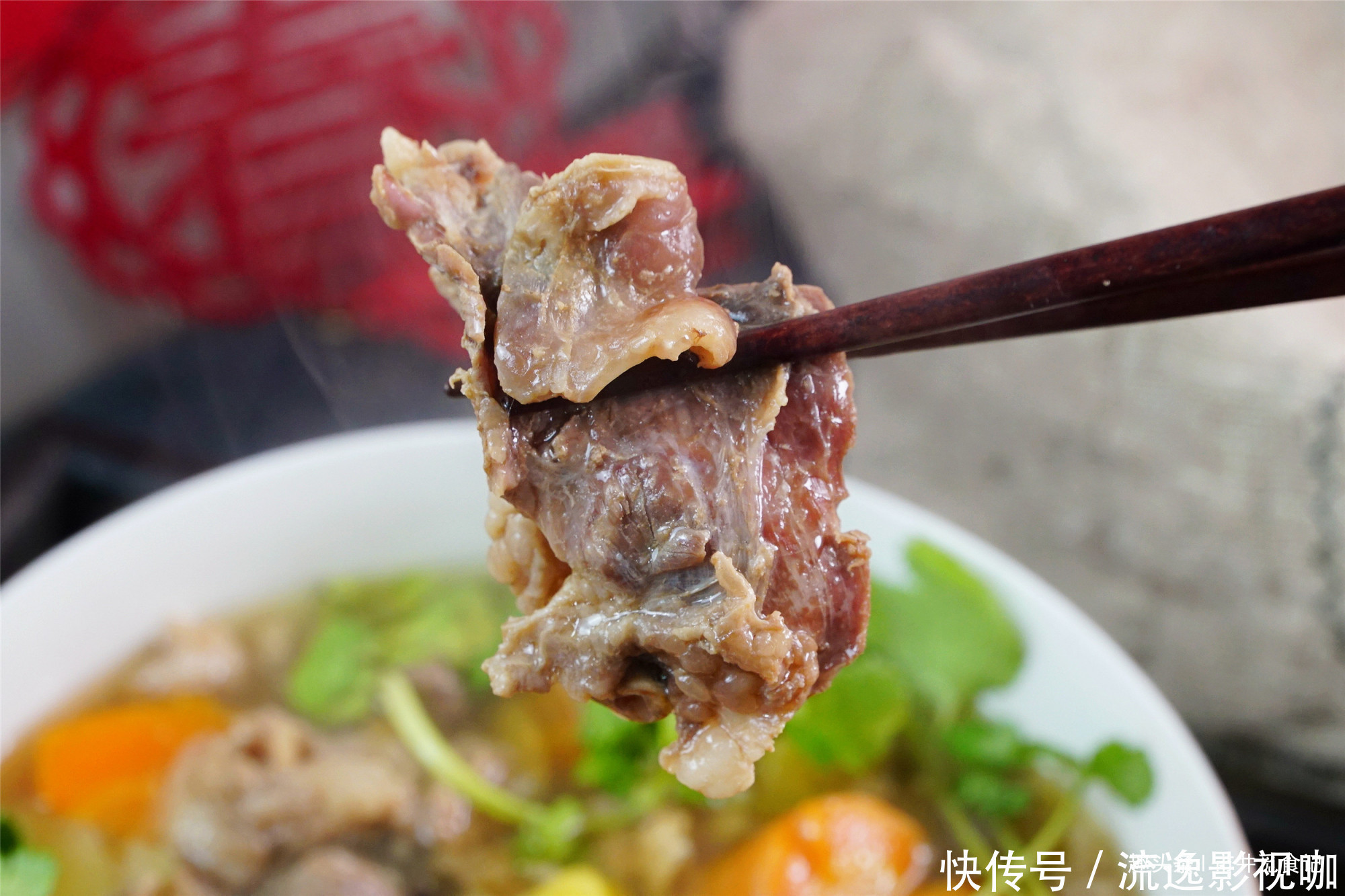 炖牛肉|炖牛肉时，先放盐还是后放盐顺序不对，难怪牛肉不烂不入味