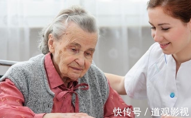 更年期|女人45岁之后不要太吝啬,常吃1种“零食”,补充雌激素,抗失眠