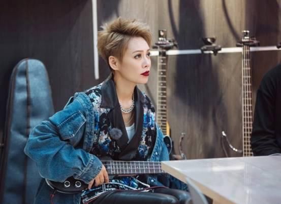 不出意外这节目是凉了,如果还有下一季,建议改名《追光吧姐姐》