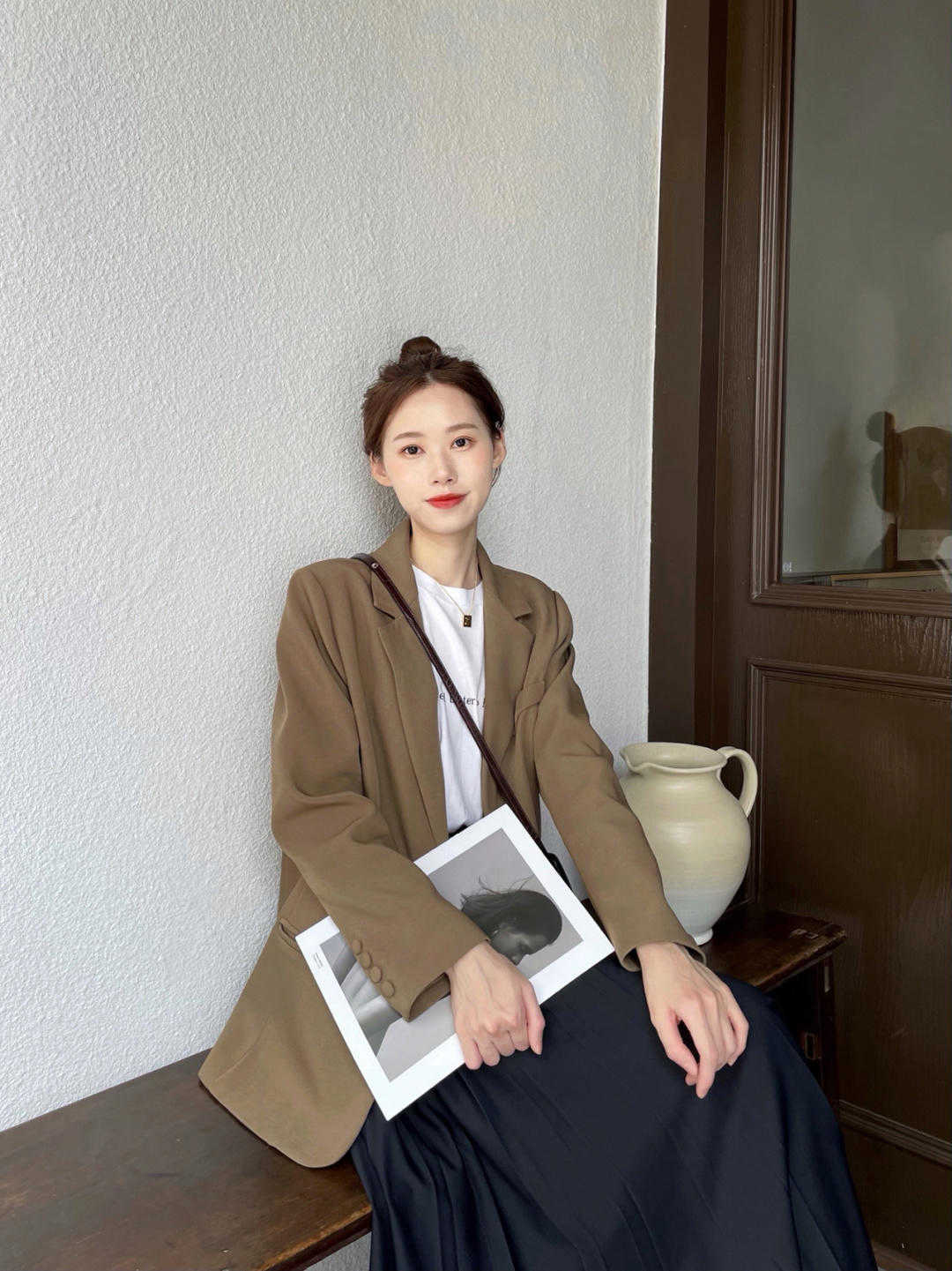 搭配|别再用西装配九分裤了!今年流行搭配小裙子,干练利落又不失温柔