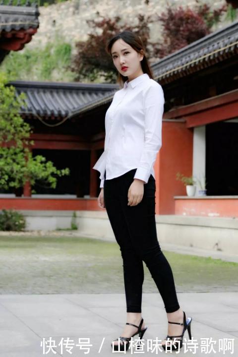 秋天怎么展现时尚街头美女的不同穿搭，秀出不一样的保暖与高雅