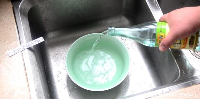 厨房下水道倒一碗水,实用,下水道不脏不堵也不臭,早知早受益!
