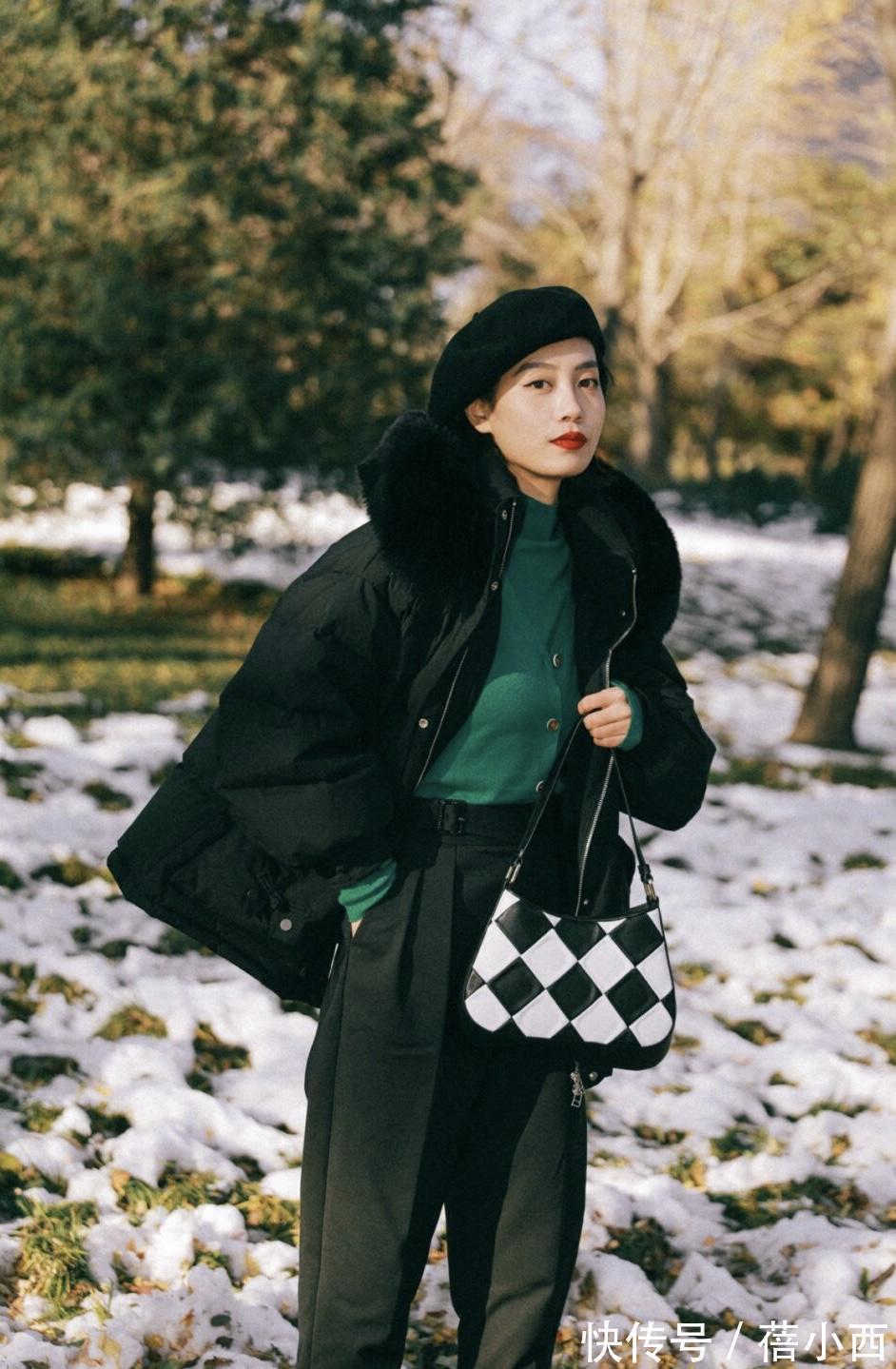 博主|冬季穿羽绒服,建议30、40岁的女人看看这4款穿搭,既时髦又高级