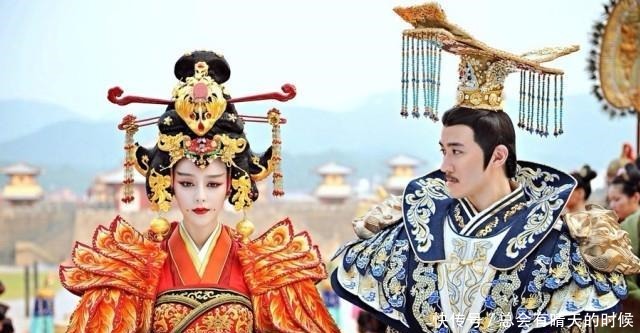 两个道士路经此地呐喊,葬此后代必出天子,老头知道后死于此地!