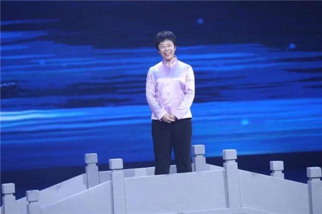 45岁仍单身的才女蒙曼,“痛批”剩女一词才女的感情不应将就