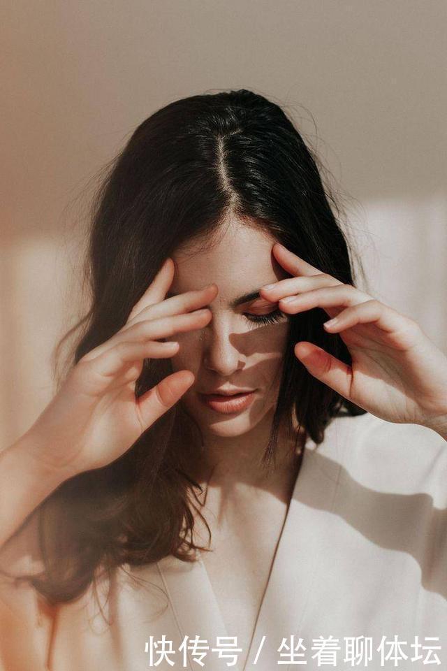 喷雾|年末聚会大家都披头散发就没意思了!这几款秋冬长发的发型才够美