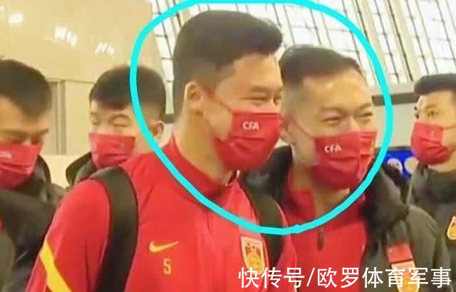 全队|中国男足全队回国“喜气洋洋”，跟出了线般高兴