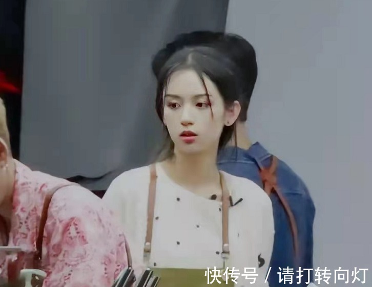 中餐厅|《中餐厅》路透看点多!丁真穿白衬衫做饭不怕脏,龚俊帅出新高度!