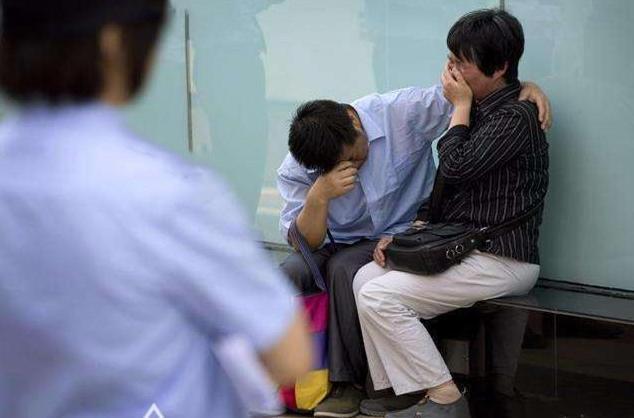 二胎|“儿子,爸妈年纪大了”,3岁弟弟交给你了,儿子回答令妈妈大哭