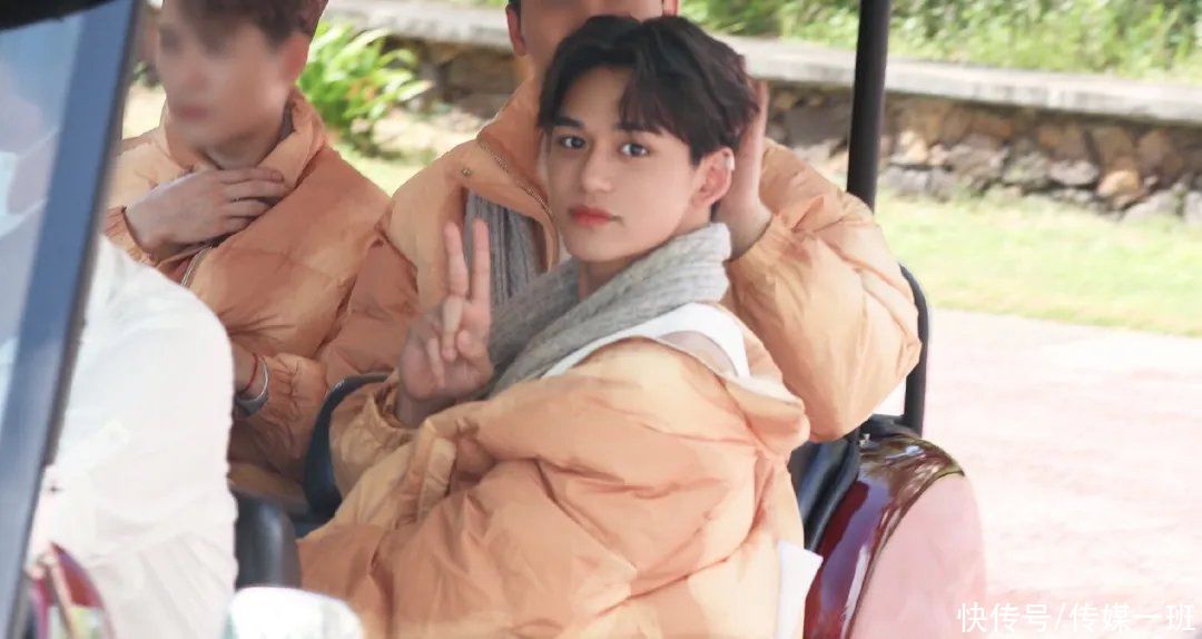 羽绒服|《奔跑吧兄弟》三亚开海滩派对,为博眼球让明星38度高温穿羽绒服