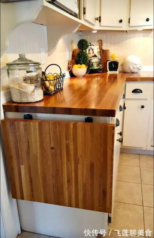 折叠|小厨房操作台不够用？橱柜侧面装个折叠台面，不占空间太实用了！
