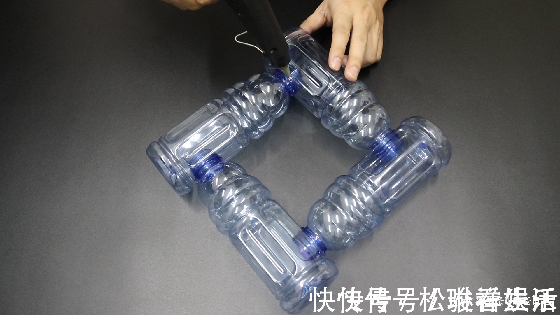 四方形|用5个塑料瓶制作一个四方形的小鱼缸,这个废品利用,太棒了