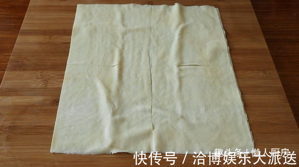 1张百叶，1块猪肉，教你做千张肉卷，配上毛豆和咸蛋黄，连汤喝光