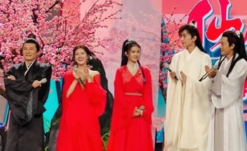 互动也是非常|《快本》最新路透,两大热播剧男女主加盟,看到赵露思追定了