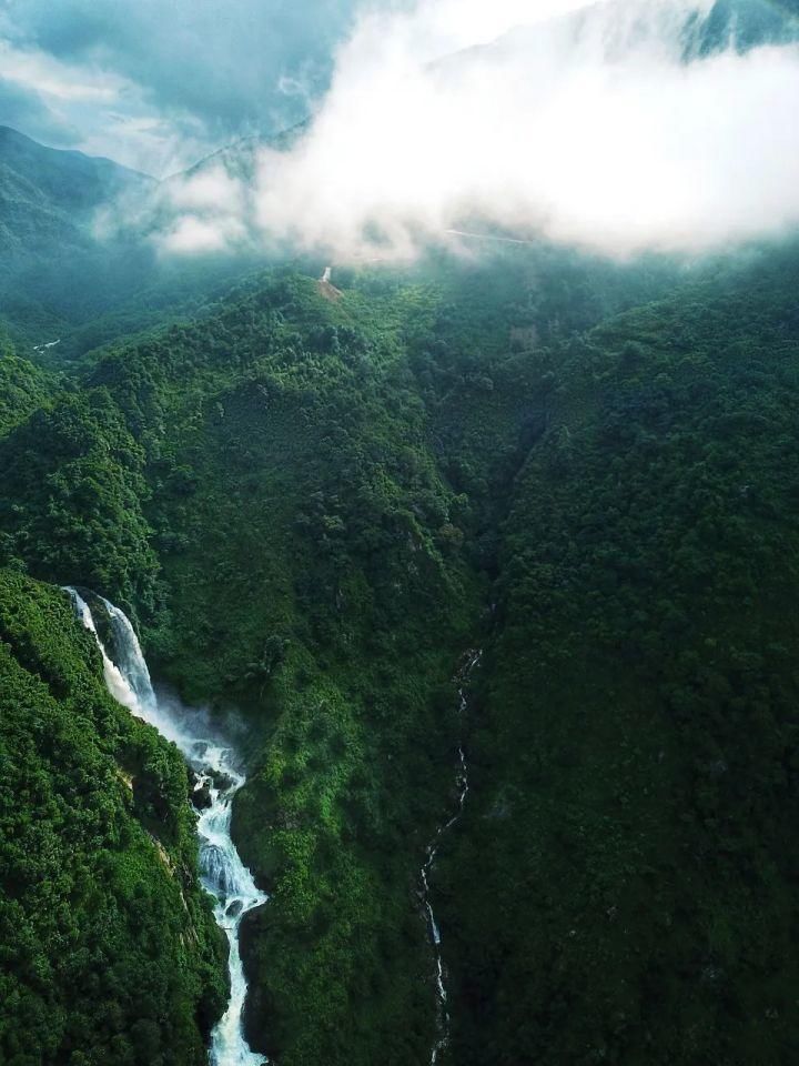 云南雄伟壮观的高山奇景